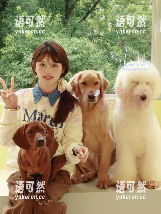 尤果网 - 快来欣赏！阿依努尔瓦娅校园写真合集，壁纸风格多样，满足你的所有审美需求！
