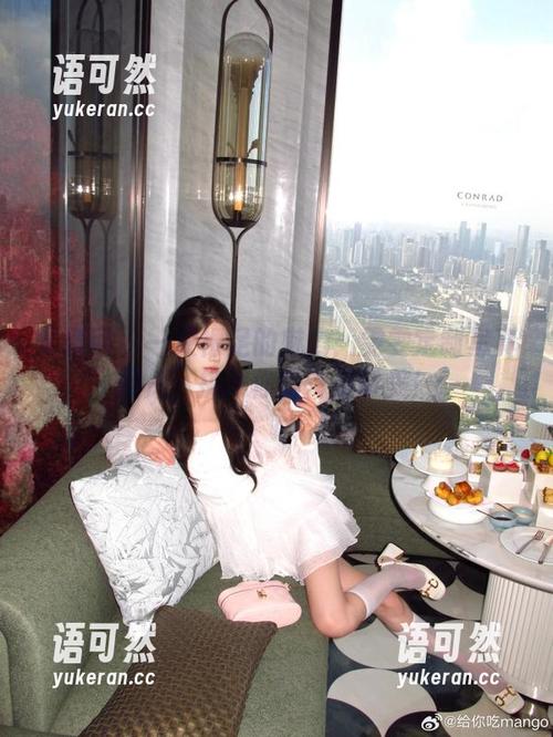 尤果网 - 一双裸足的魅力：雯雯定制写真图片，挑战你的传统审美！