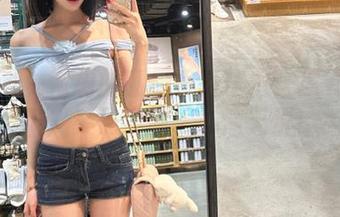 尤果网 – 青树的私房写真艺术：连衣裙如风，笑点满满，心情无价！