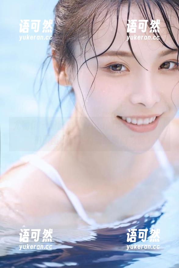 尤物馆 - 跟随兔子Nina的步伐，泳池私拍原图记录下的美丽瞬间之旅