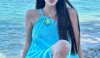 尤蜜荟 – Egg_尤妮丝短裙写真作品：图包中尽显优雅与迷人气息