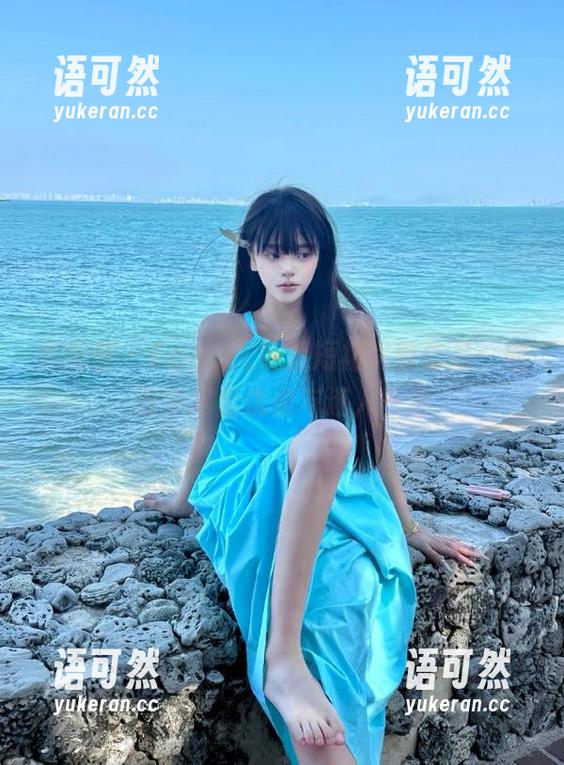 尤蜜荟 - Egg_尤妮丝短裙写真作品：图包中尽显优雅与迷人气息