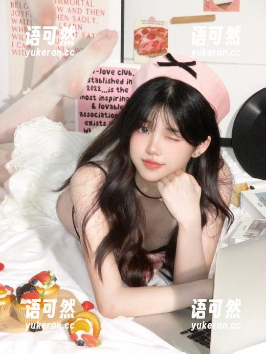 尤蜜荟 - Emily尹菲灰丝高清图包：让你的视野在时尚与优雅中徘徊