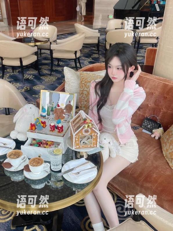 尤蜜荟 - 令人心动的左冰Queen女仆精选套图，让你在每一帧中感受无与伦比的细腻之美。