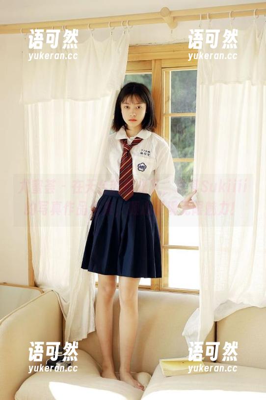 尤蜜荟 - 在天台的阳光下，思淇Sukiiii的写真作品合集，倾心呈现无限魅力！