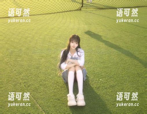 微密圈 - 揭秘最新写真集：张思允与油亮黑丝制服的完美碰撞