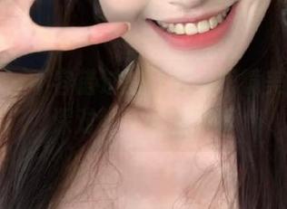 推女神 – 不容错过的可蕊娜眼镜美图，加深对她作品的喜爱