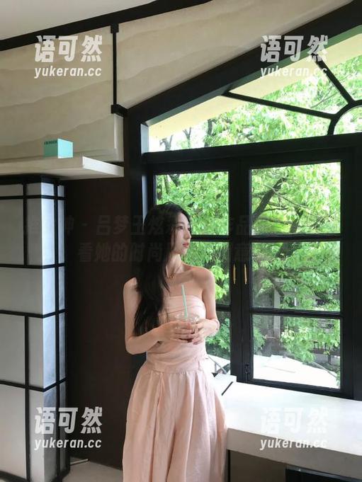 推女神 - 吕梦玉炫彩套装作品集：从原图看她的时尚风格与创意表达