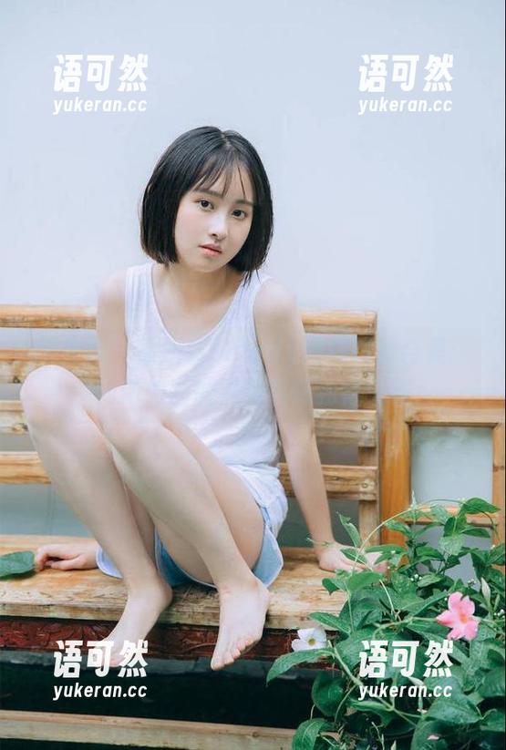 推女神 - 徐妍馨Mandy网袜写真合集：如诗如画的照片展现独特个性