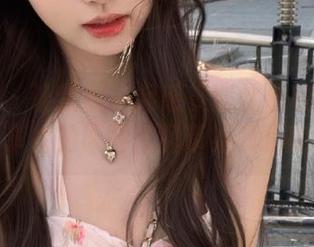 推女神 – 让我们一起感受谢忱倬校园的气息，分享她的原图作品带给我们的梦想！