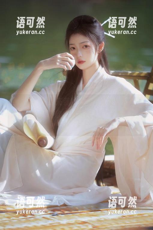 星颜社 - 更新来袭！Egg_尤妮丝美腿写真合集，尽情欣赏她的迷人腿部线条与风情