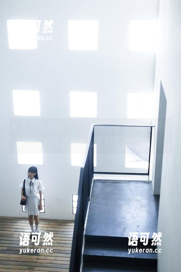 独特风格尽显，“木绵绵OwO”的皮衣写真作品你绝对不能错过！