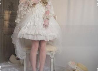 木花琳琳是勇者红裙写真集：她的优雅和自信通过丰富资源展现无遗
