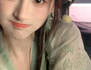 果团网 – 龚玥菲深邃黑丝的无限魅力，尽在这组令人惊叹的写真套图作品中！