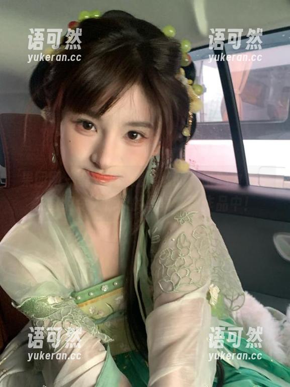 果团网-龚玥菲 果团网 - 龚玥菲深邃黑丝的无限魅力,尽在这组令人惊叹的写真套图作品中!