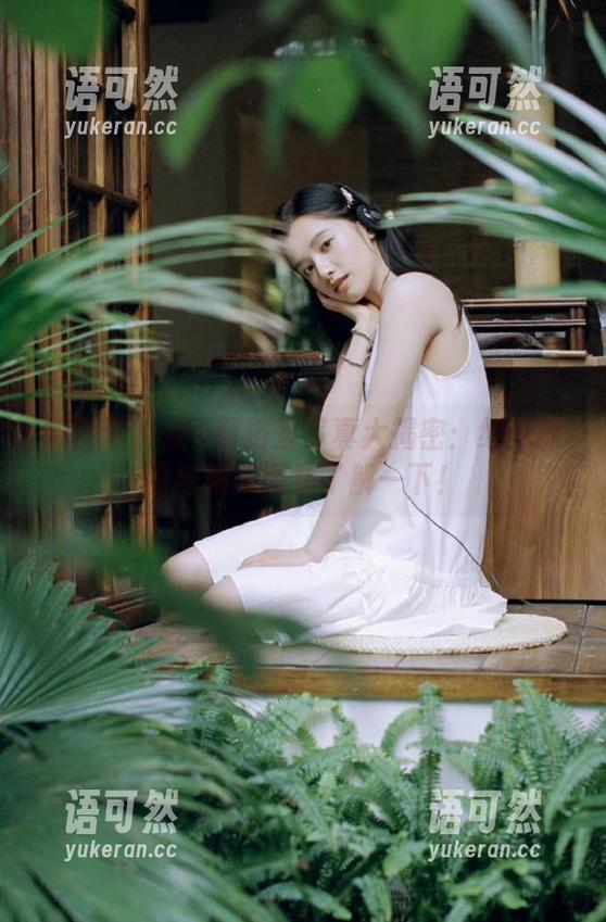 果团网 - 龚玥菲浴室写真大揭密：细腻原图与精美图集了解一下！