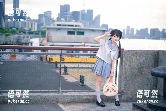梦丝女神 - 宁夏博主的棉袜图集：透过光影感受她独特的作品情怀