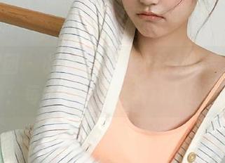森萝财团 – 小奶糕Milky的女王写真图包：每一帧都讲述着动人故事