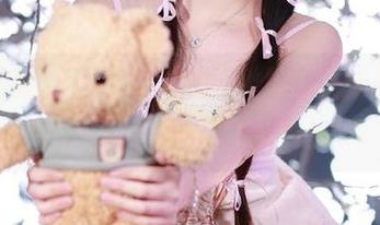 深入森萝财团，探索娇滴滴的黑丝妹妹系列套图合集之美！
