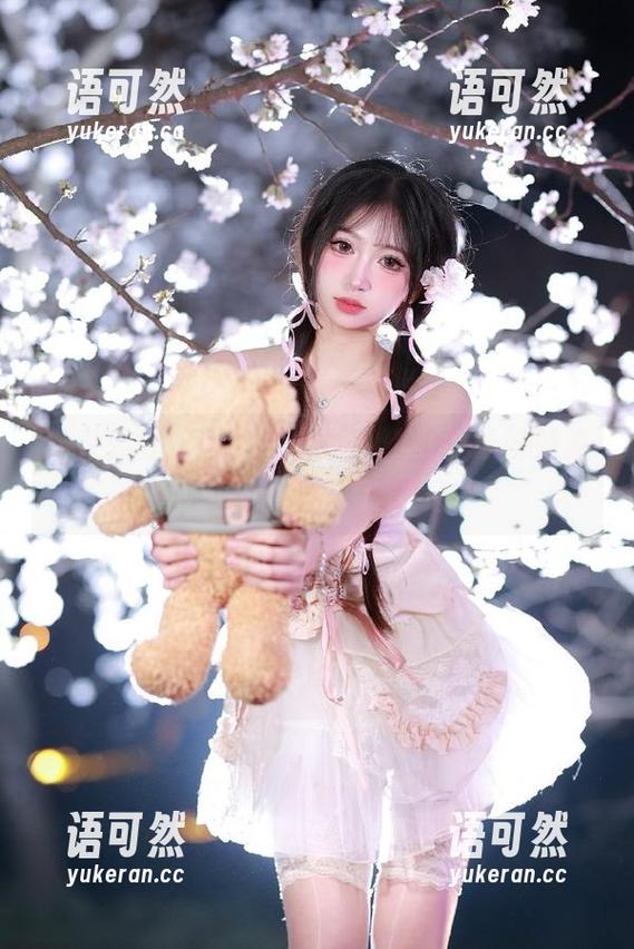 深入森萝财团，探索娇滴滴的黑丝妹妹系列套图合集之美！