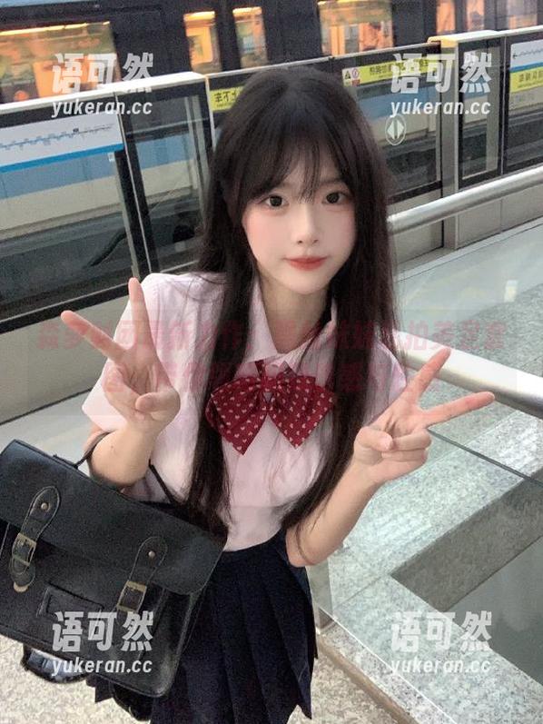 森萝财团最新力作：黑丝妹妹私拍美足套图，带你领略极致诱惑与性感