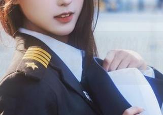 模范学院 – 探索夏小秋秋秋的私房写真：死库水中的梦幻与现实交融