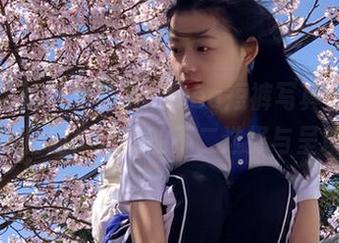 模范学院 – 露露Andrea短裤写真合集，夏日时尚风潮的不二选择与呈现