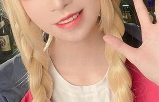 探索爱老师phd女友写真合集，多款壁纸助你装扮手机桌面