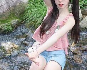 爱蜜社 – 高清图库来袭：王雨纯在浴缸中的极致魅力写真，不容错过！
