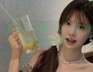 爱蜜社 – 准备好笑翻了没？萌白酱圣诞写真集精选出炉！