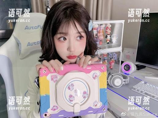 唯美猫九酱在浴缸的私房写真，呈现灵动与优雅