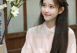 发现白莉爱吃巧克力的比基尼美图精选，夏日气息扑面而来，心动不已