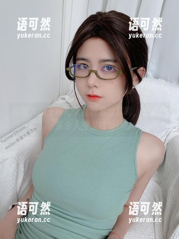 眼酱大魔王w完美呈现黑丝定制，合集分享令人垂涎欲滴！