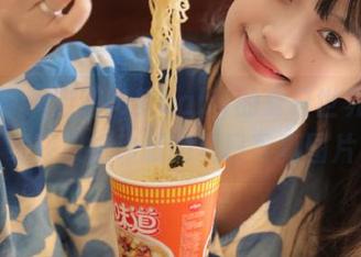秀人网 – 走进M梦baby的夏日世界，在线获取她珍藏的夏日写真图片