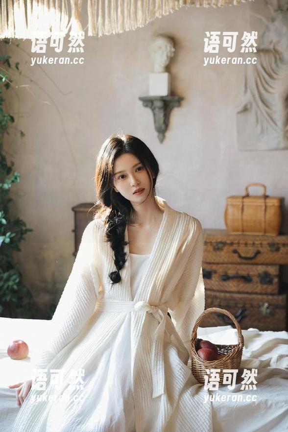 秀人网 - 办公室写真分享：tina_甜仔图包带你领略甜蜜工作时光