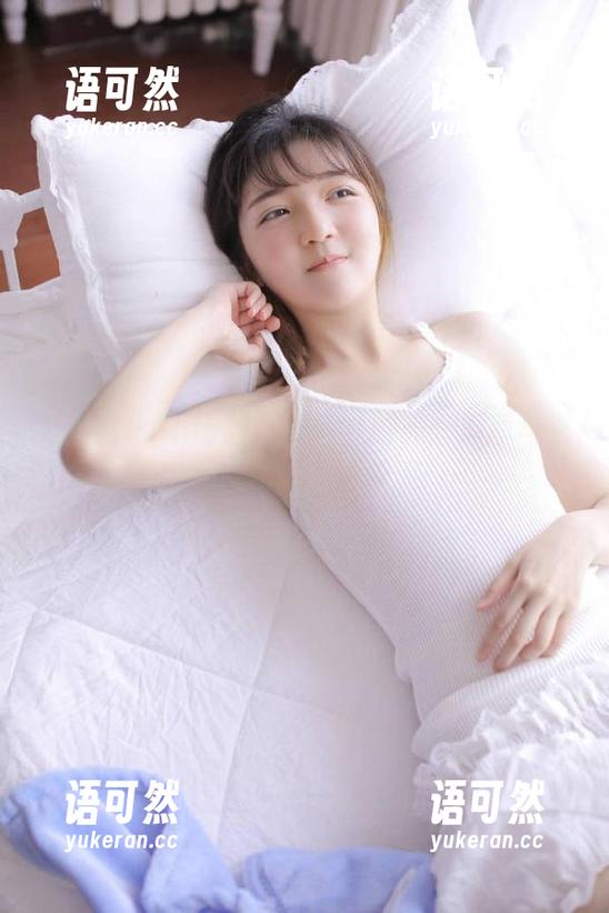 秀人网 - tina甜仔的丝袜时光：原图与照片交织的美丽故事