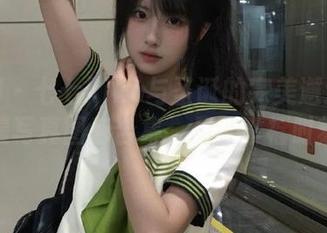 秀人网 – 七七kiko与圣诞的完美邂逅：浪漫写真图包合集，见证幸福时刻