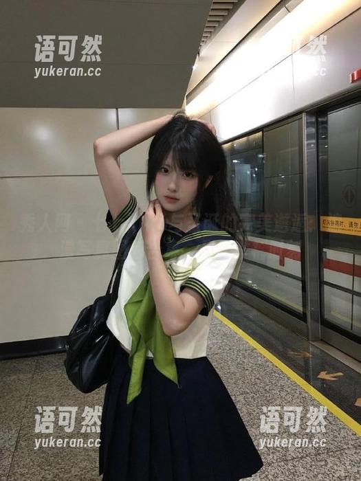 秀人网 - 七七kiko与圣诞的完美邂逅：浪漫写真图包合集，见证幸福时刻