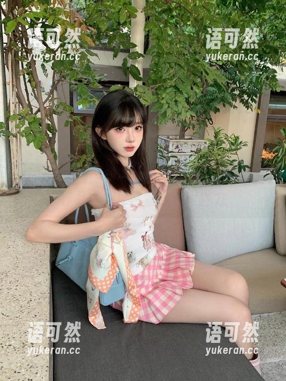 秀人网 - 发掘伊一Moon妹妹的高清写真作品，捕捉青春的无限魅力