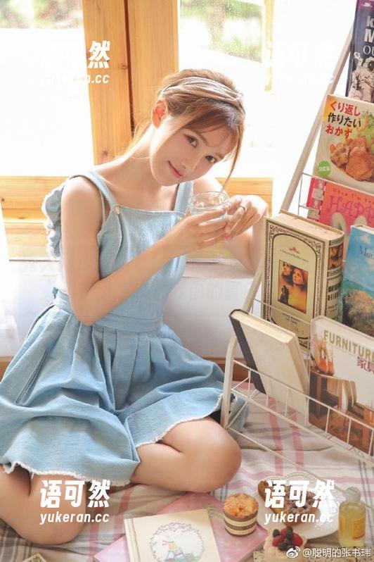 秀人网 - 伊小七MoMo泳池写真作品全新资源分享，成就你的夏日时尚！