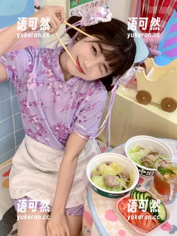 秀人网 - 美腿魅力无限，最新何嘉颖写真为你揭开时尚新篇章