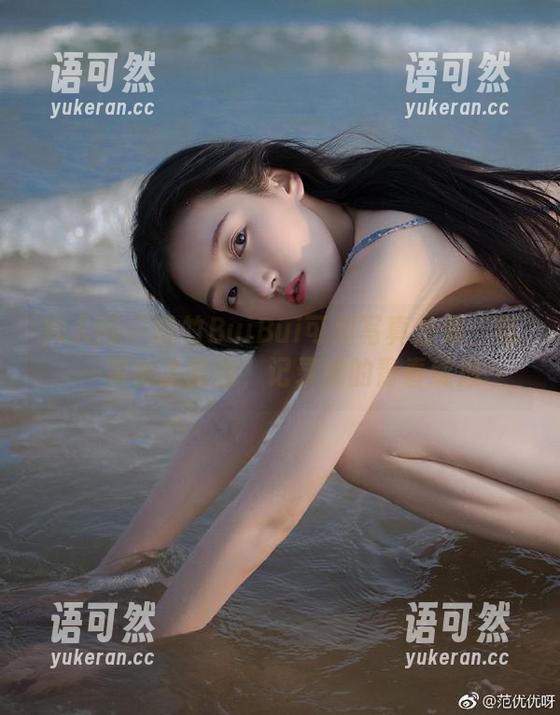 秀人网 - 凯竹BuiBui可爱写真合集：每一页都是甜蜜，记录她的青春绽放