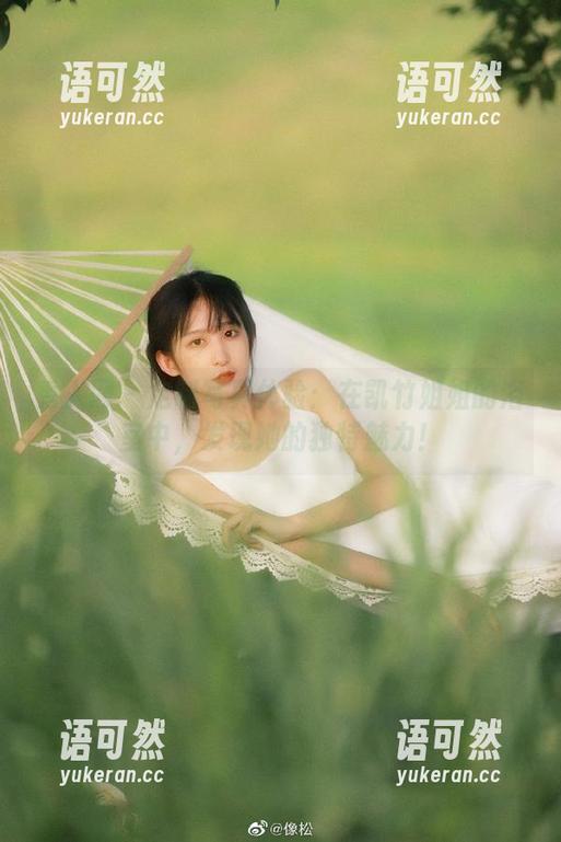 秀人网 - 定制写真体验：在凯竹姐姐的浴室中，发现她的独特魅力！