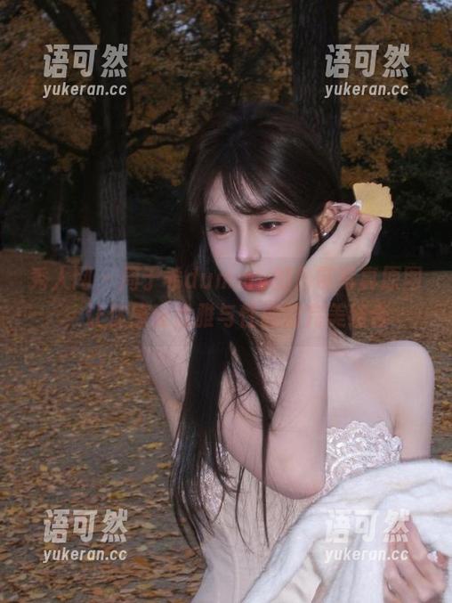 秀人网 - 周于希dummy的吊带写真原图，让你感受优雅与性感的完美结合