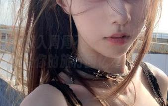 秀人网 – 深入周周不吃香菜旅拍的精选作品集：让你的旅行回忆变得更加生动
