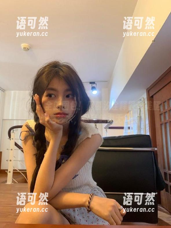 秀人网 - 全新图包！周慕汐诠释黑丝美腿的诱惑艺术，尽享魅力无极限