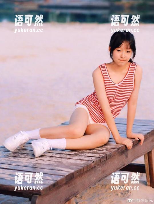 秀人网 - 周慕汐fairy短裙图集：视觉盛宴分享，展现她的时尚魅力