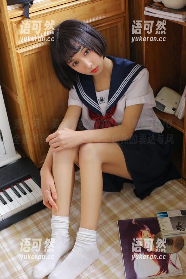 秀人网 - 美足与艺术的碰撞，喵喵JOJO全套写真之旅带你感受个性化的表达与风采