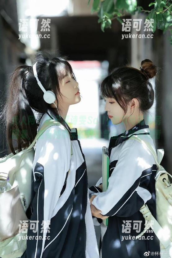 秀人网 - 翻开夏诗雯Sally的双马尾私房图集，感受她带来的轻松氛围与欢快心情