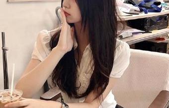 秀人网 – 探索油亮的艺术之旅：奶e豆的精选图片合集，带你领略她作品背后的故事与情感